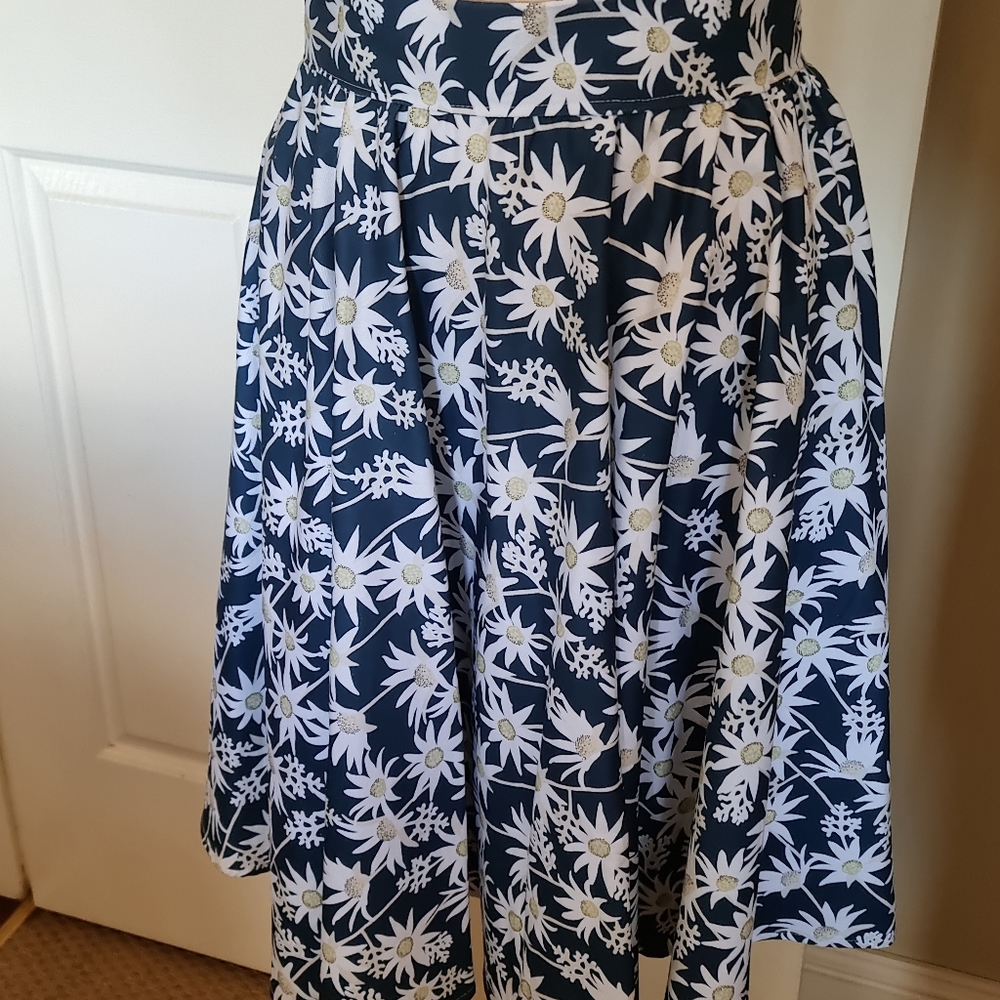 Handmade flared skirt drill fabric w/ flannel flowers navy white size m pockets - Picture 2 of 4